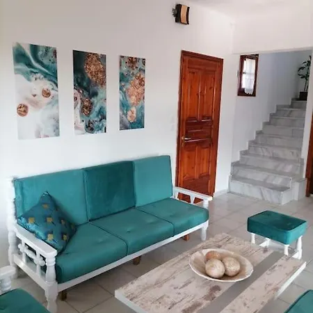 Pine & Sea House نيكيتي