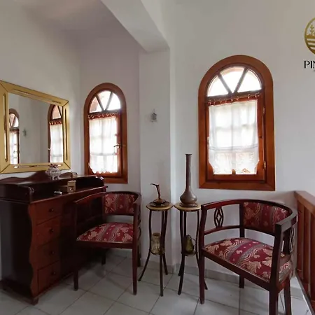 Pine & Sea House نيكيتي